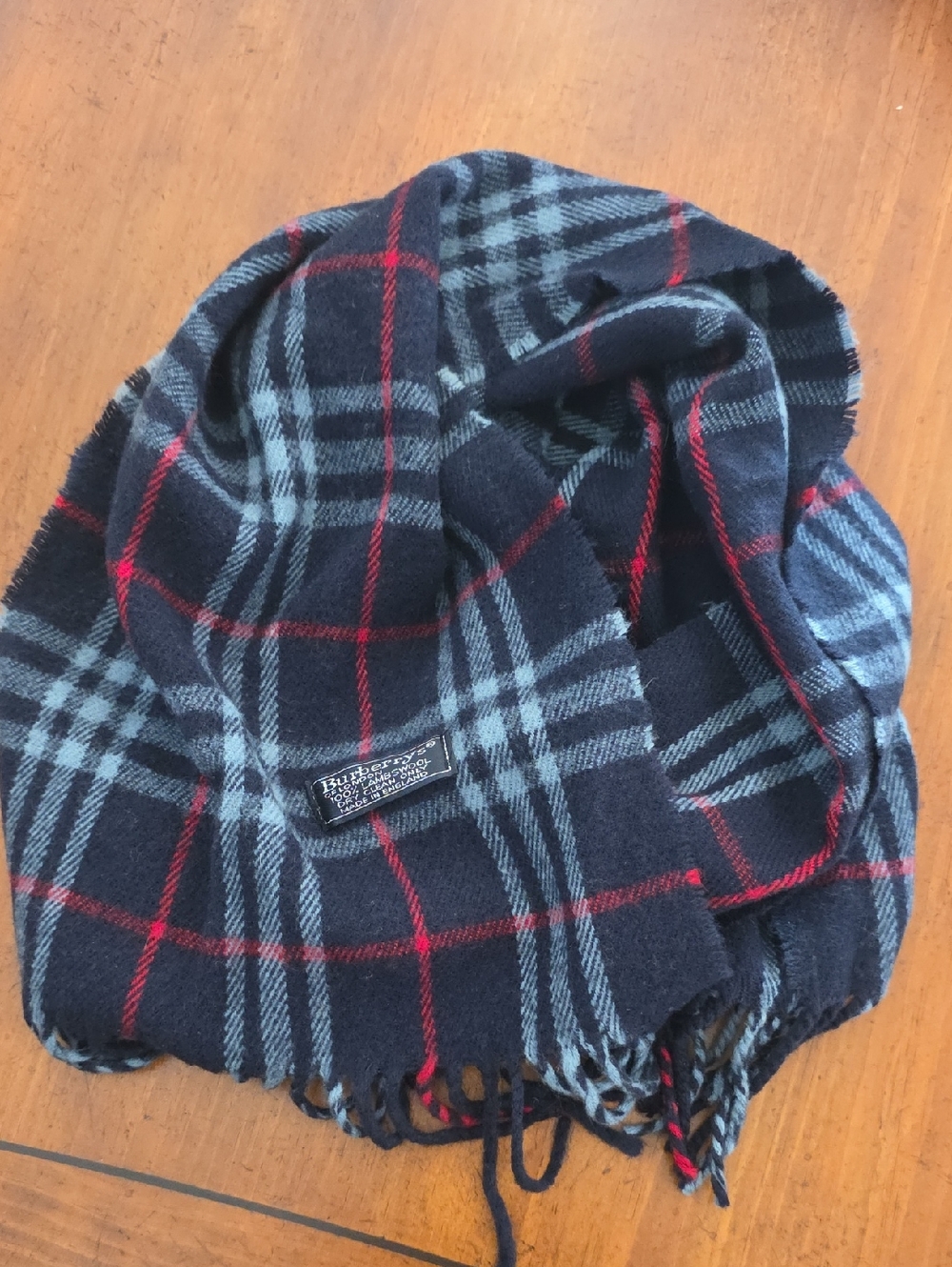 Vintage Burberrys Navy and Grey Plaid Scarf in 100% LambsWool- EUC